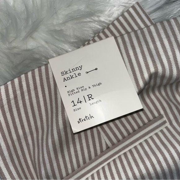 NWT✨ Side-Zip Skinny Ankle Pant - Picture 3 of 3